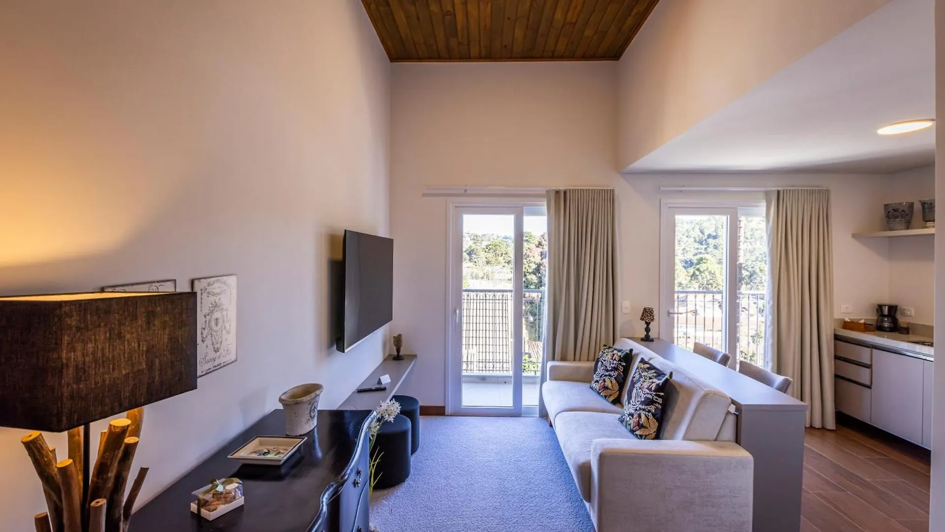 Zur Suites Кампус-ду-Жордау Мини-отель